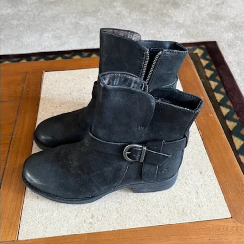 Born Women's Black Leather Ankle Boots Size 6  Excellent LIKE NEW Condition